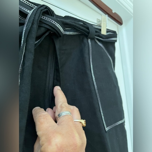 Cappagallo embroidered linen/cotton blend ladies shirt and capri set - Picture 7 of 12